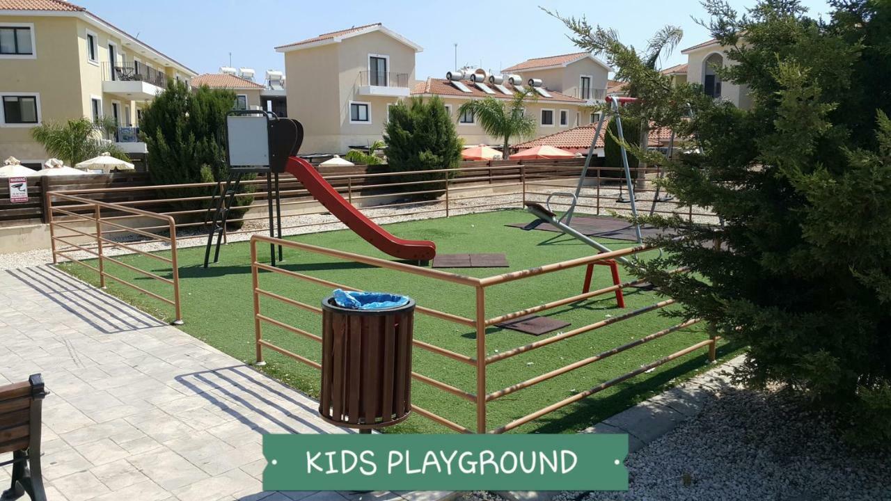 Chris'S Kyklades Holiday Apartment Paralimni Exterior photo